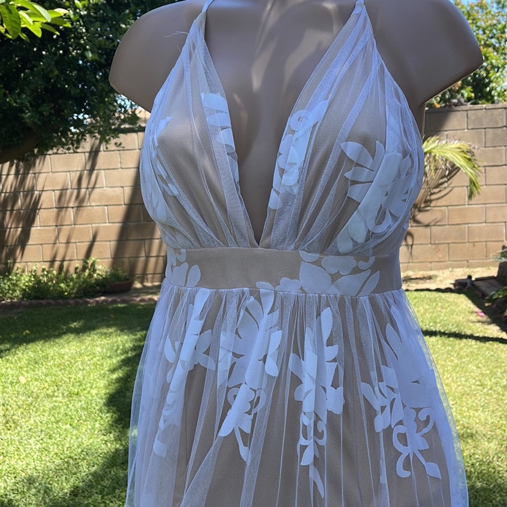 LilyFul Lace white Floral Overlay V-Neck Maxi sz MEDIUM womens Dress - Picture 4 of 16